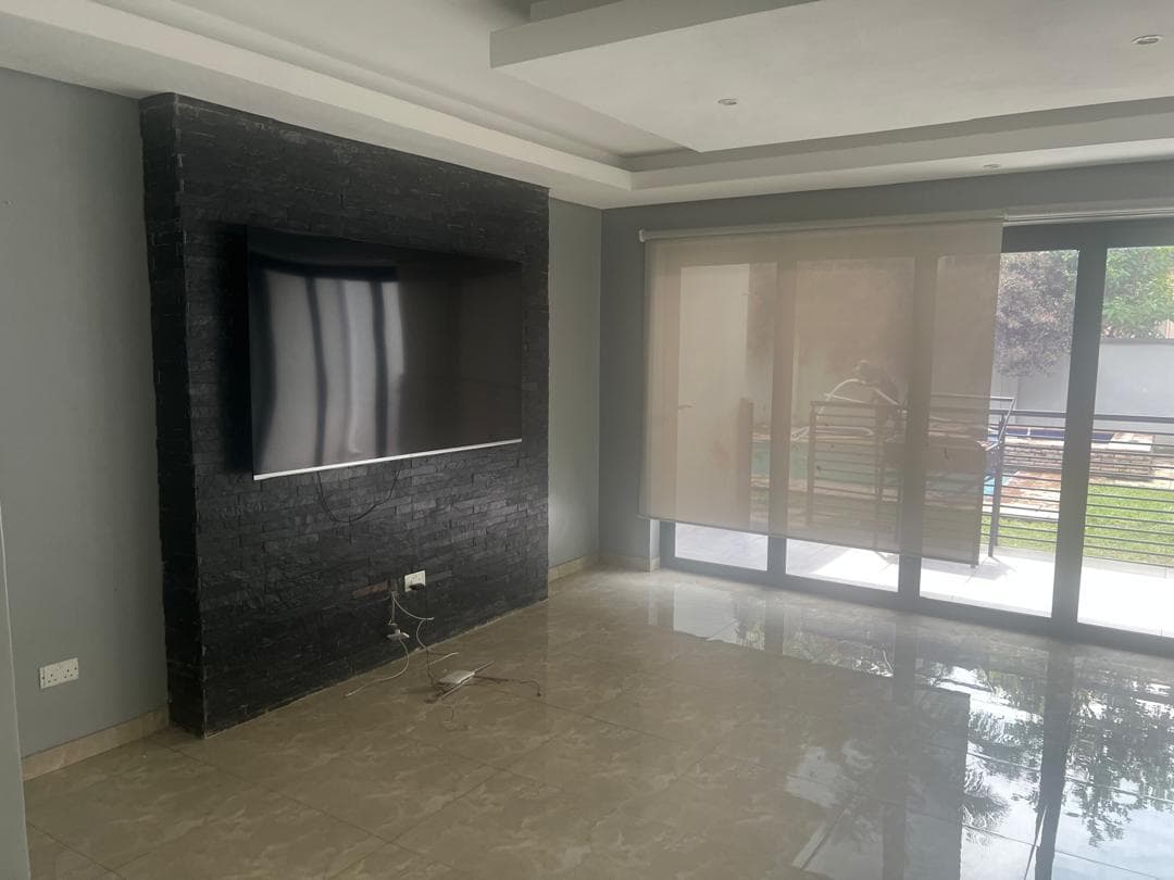 Spacious 5-Bedroom Family Home In Secure Location 3