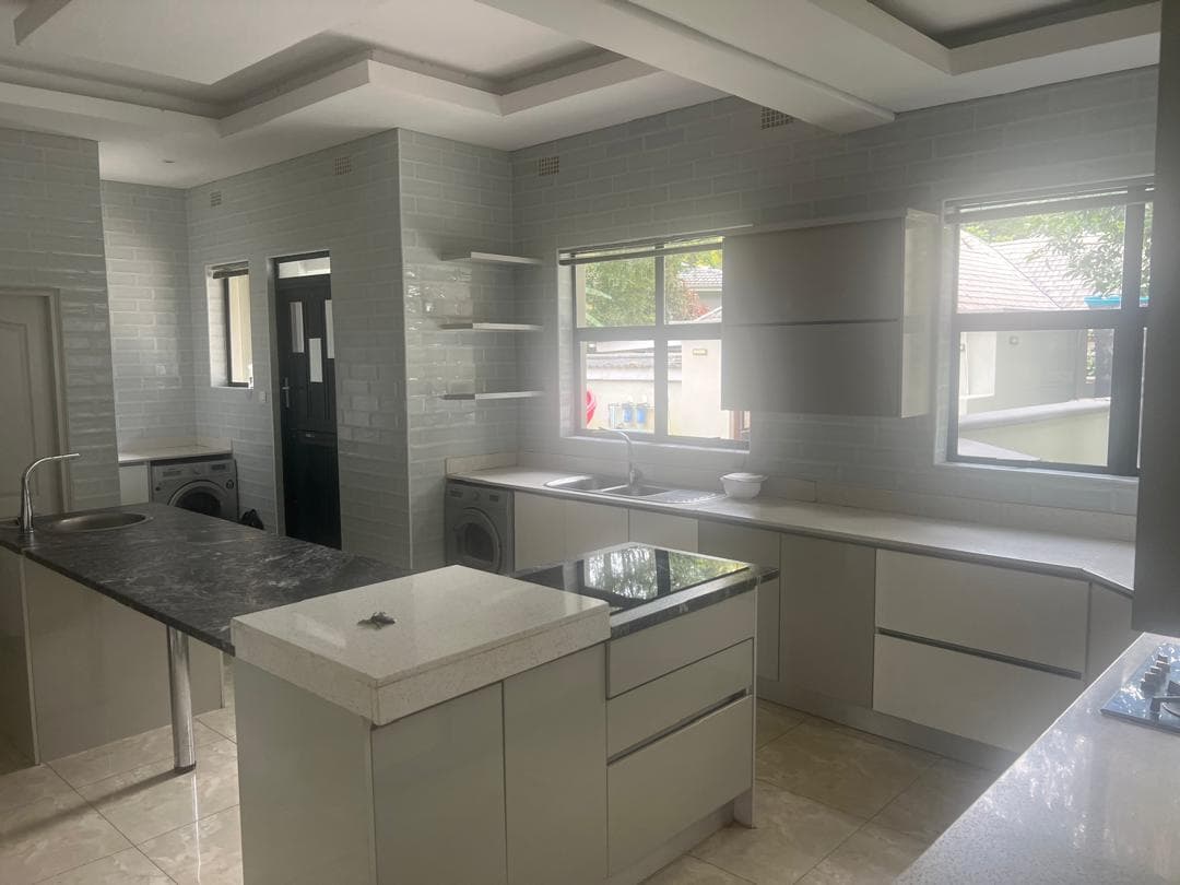 Spacious 5-Bedroom Family Home In Secure Location 4