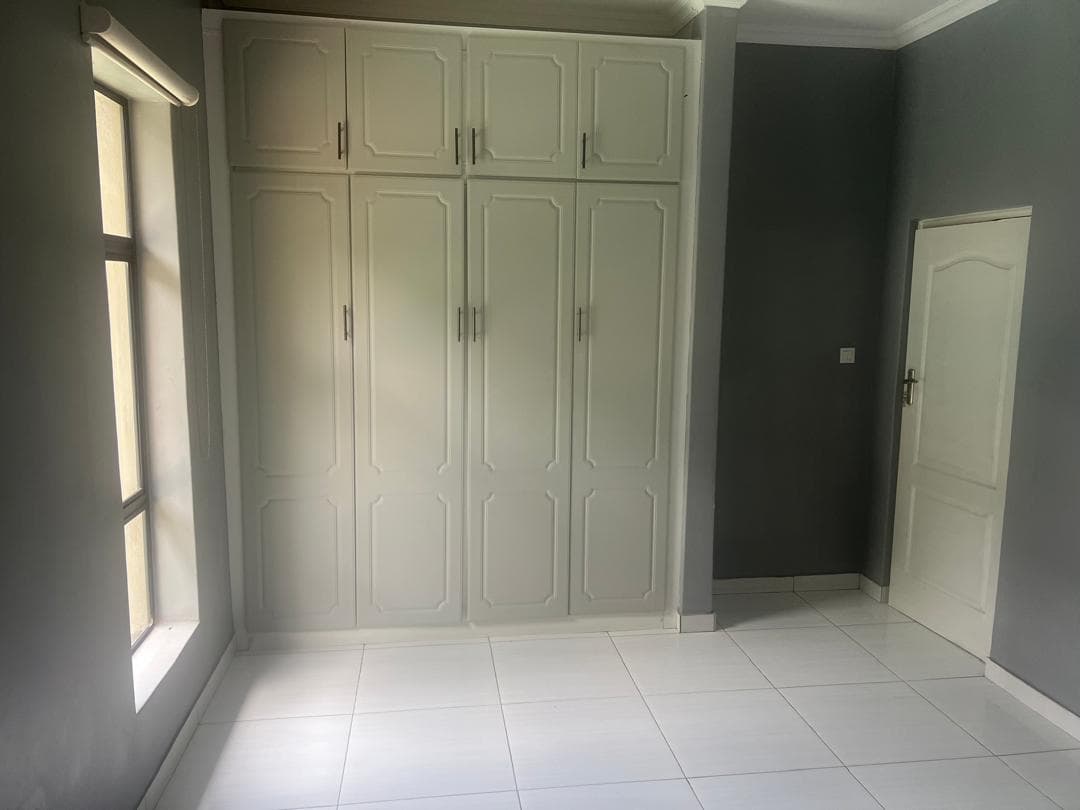 Spacious 5-Bedroom Family Home In Secure Location 5
