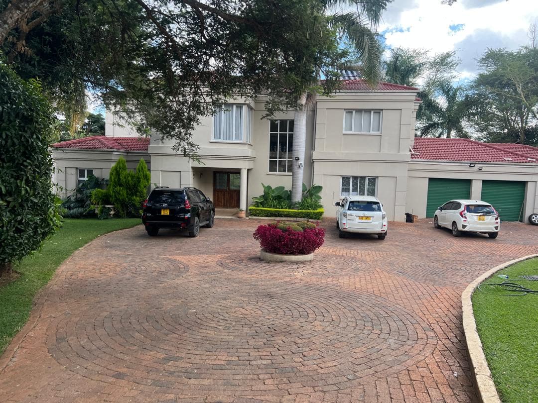 Refined Family Estate With Pool & Private Dam 5